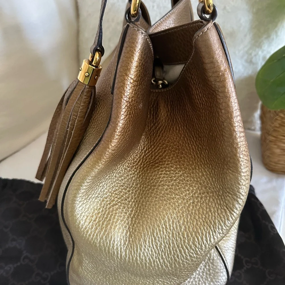 Gucci RARE Gold Ombre Pebbled Leather Shoulder Bag with Tassel - Picture 5 of 9